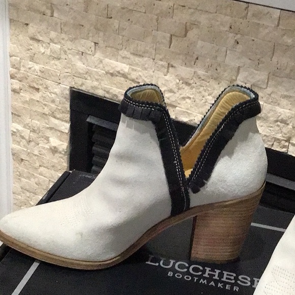 Lucchese bone suede shoo tie ankle boot size 6B - Picture 3 of 5